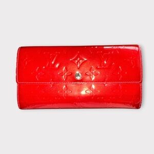 Louis Vuitton Vernis Monogram Long Sarah Wallet– Red